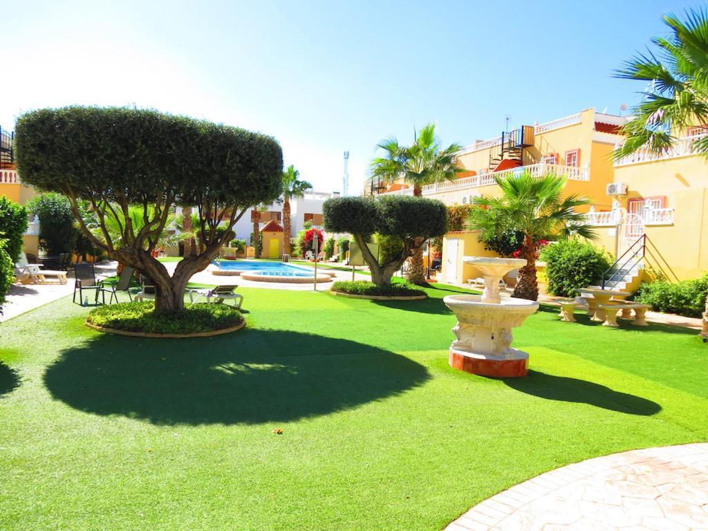 奥里韦拉Casa La Zenia Elite Townhouse With Shared Pool And 10 Minutes Walk To Beach别墅 外观 照片