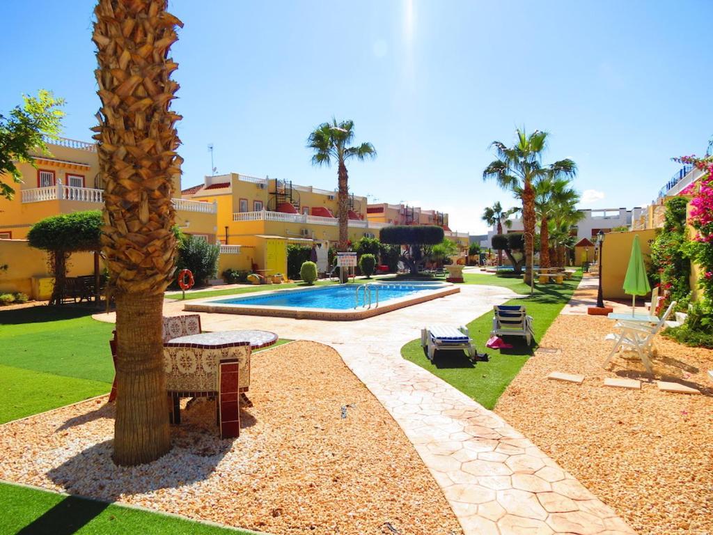 奥里韦拉Casa La Zenia Elite Townhouse With Shared Pool And 10 Minutes Walk To Beach别墅 外观 照片