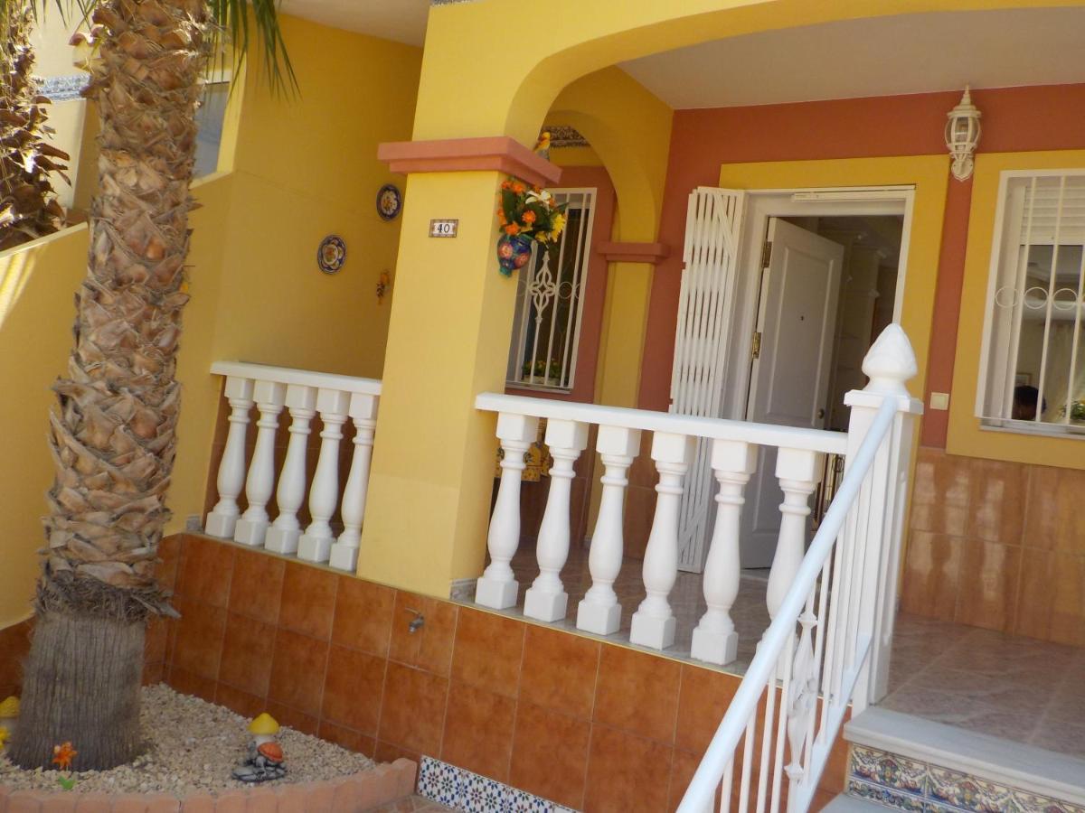 奥里韦拉Casa La Zenia Elite Townhouse With Shared Pool And 10 Minutes Walk To Beach别墅 外观 照片